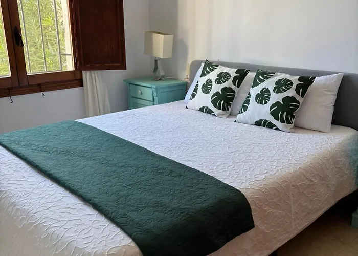 Apartamento Con Jardin Piscina Y Parking