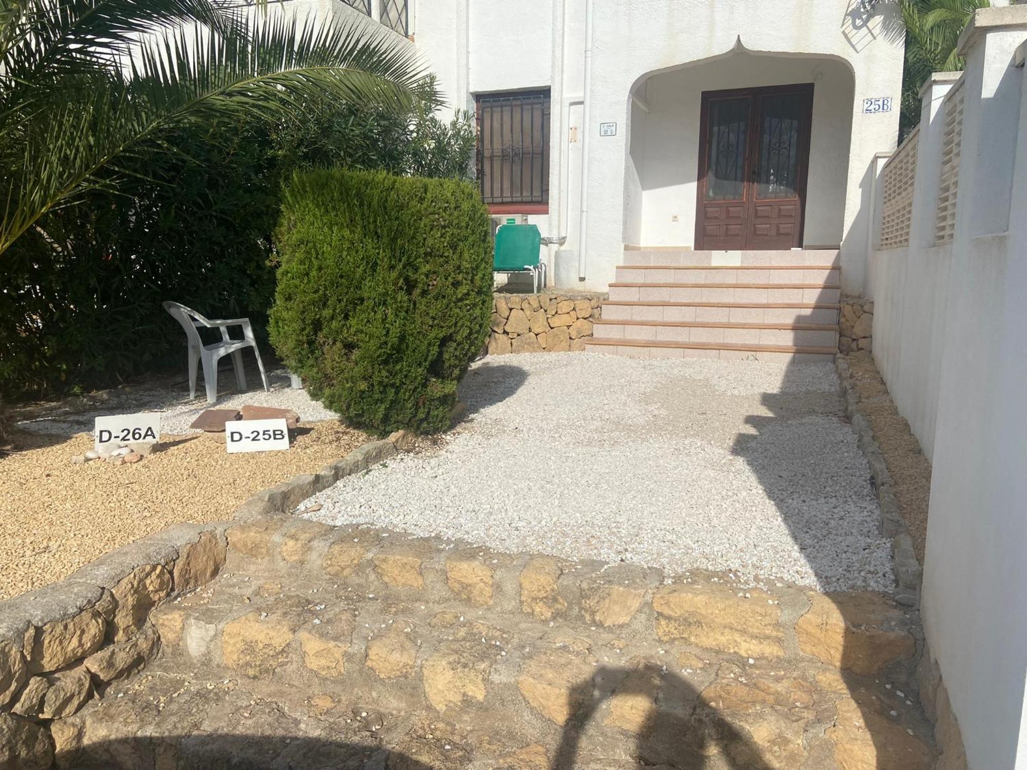 Con Jardin Piscina Y Parking Apartment